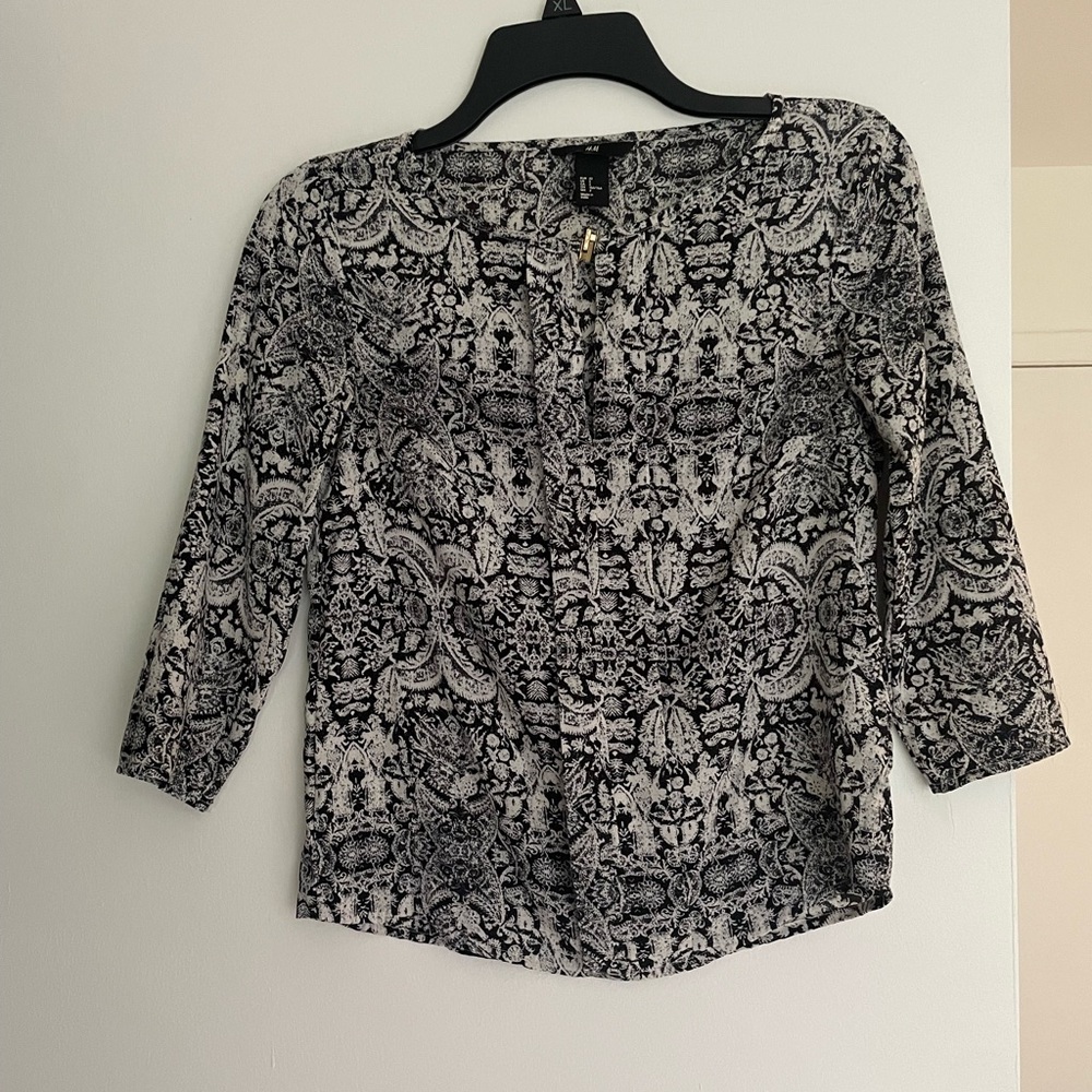 Black and white HM blouse